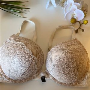 Victoria secret bra.